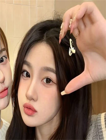 亚洲精品九色在线网站_中年女人故意给你机会的暗示_韩国黑帮电影